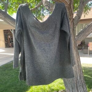 Lane Brian 18/20 off the shoulder gray sweater in GUC
